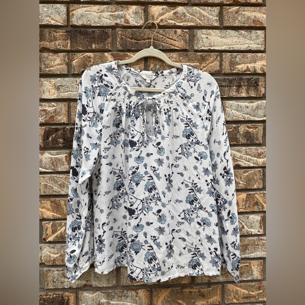 Lucky Brand Navy and White Floral Print Flowy Blouse Women’s Medium EUC